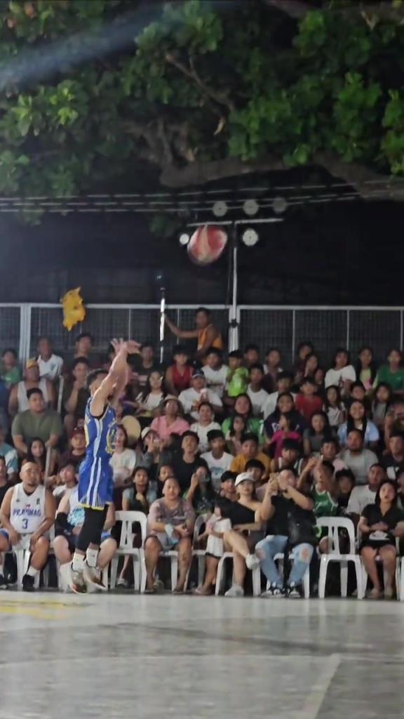 菲律賓野球場(chǎng)驚現(xiàn)詹庫(kù)連線(xiàn) 這兩下庫(kù)里還真來(lái)不了